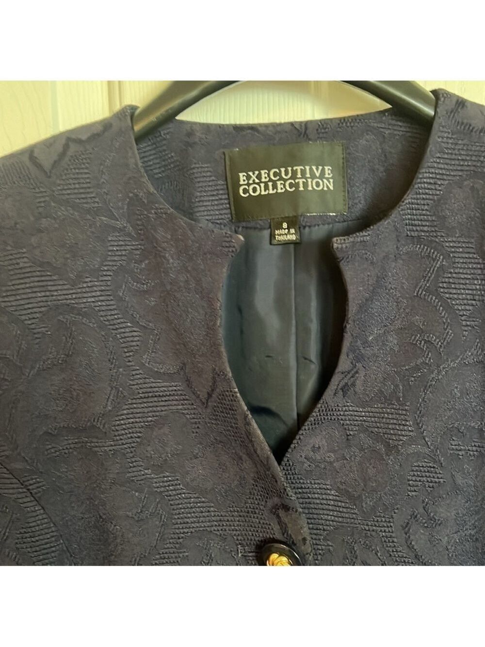 Executive Collection blazer. Navy. Size 8. - Picture 4 of 11